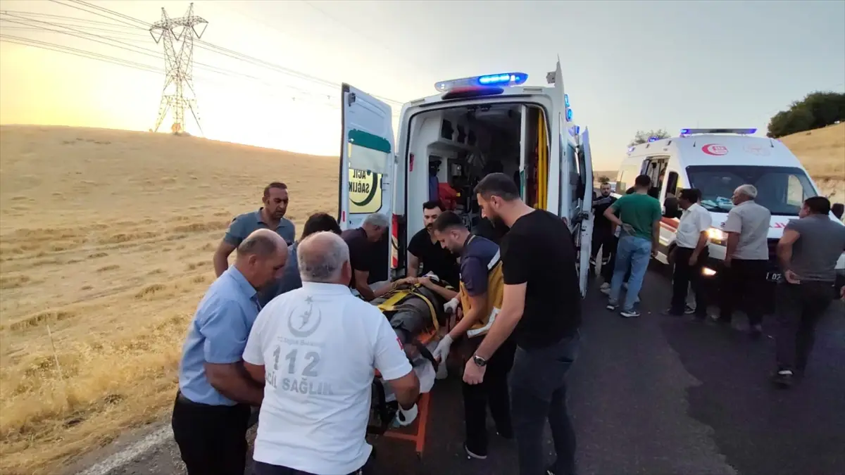 Adıyaman Besni'de trafik kazası: İki otomobil çarpıştı, 8 yaralı