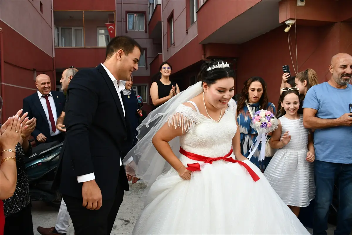 Özel gereksinimli Esmanur Kılıç'ın gelinlik hayali gerçek oldu