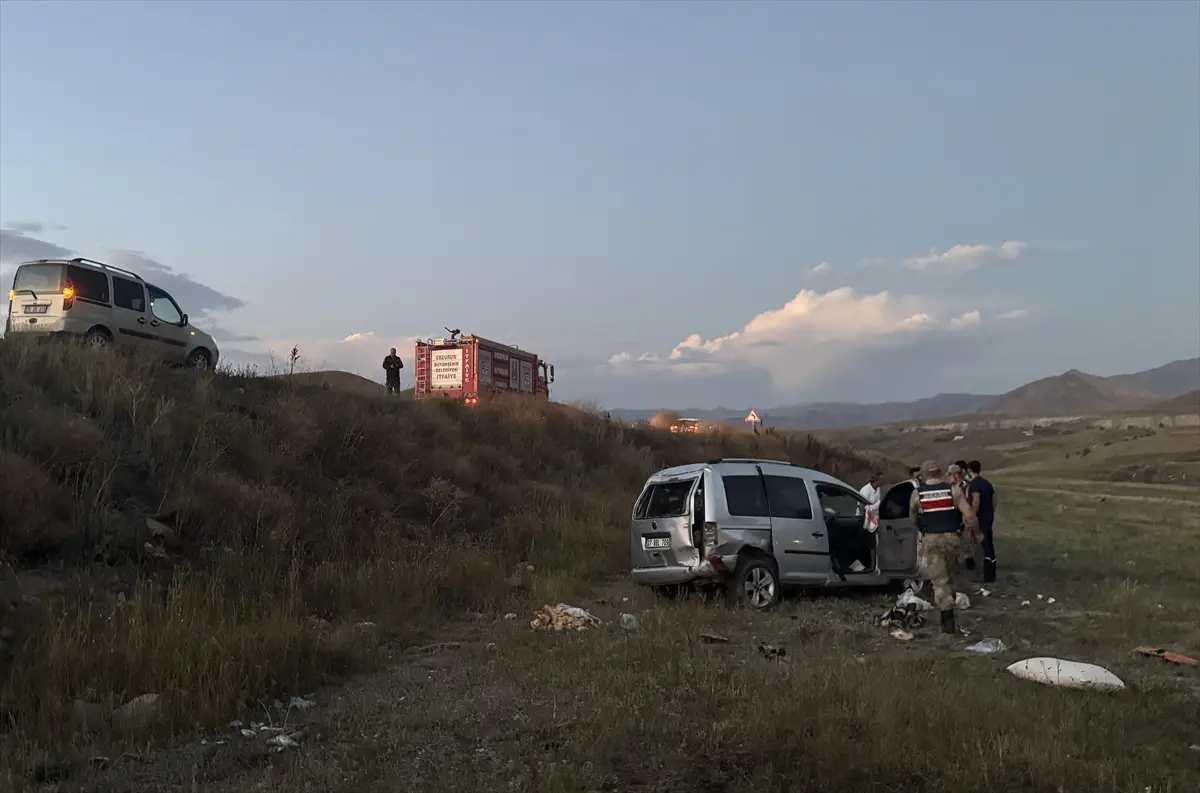 Erzurum-Artvin kara yolunda kaza: Panelvan devrildi, 2 yaralı