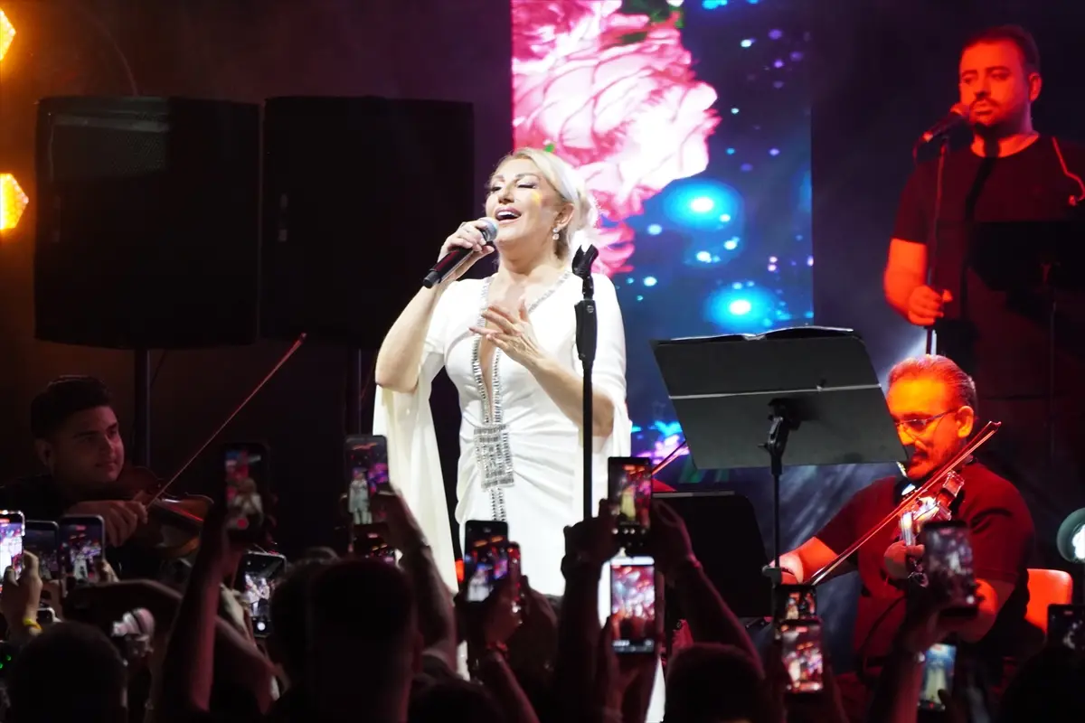 Muazzez Ersoy: Manavgat'ta unutulmaz bir konser verdi