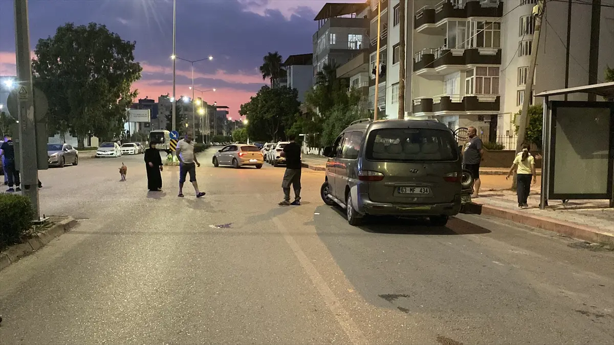 Hatay'da geri manevra yapan panelvanın çarptığı kadın ağır yaralandı