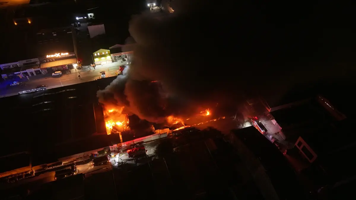 Eskişehir yapı malzemeleri firması yangını söndürüldü