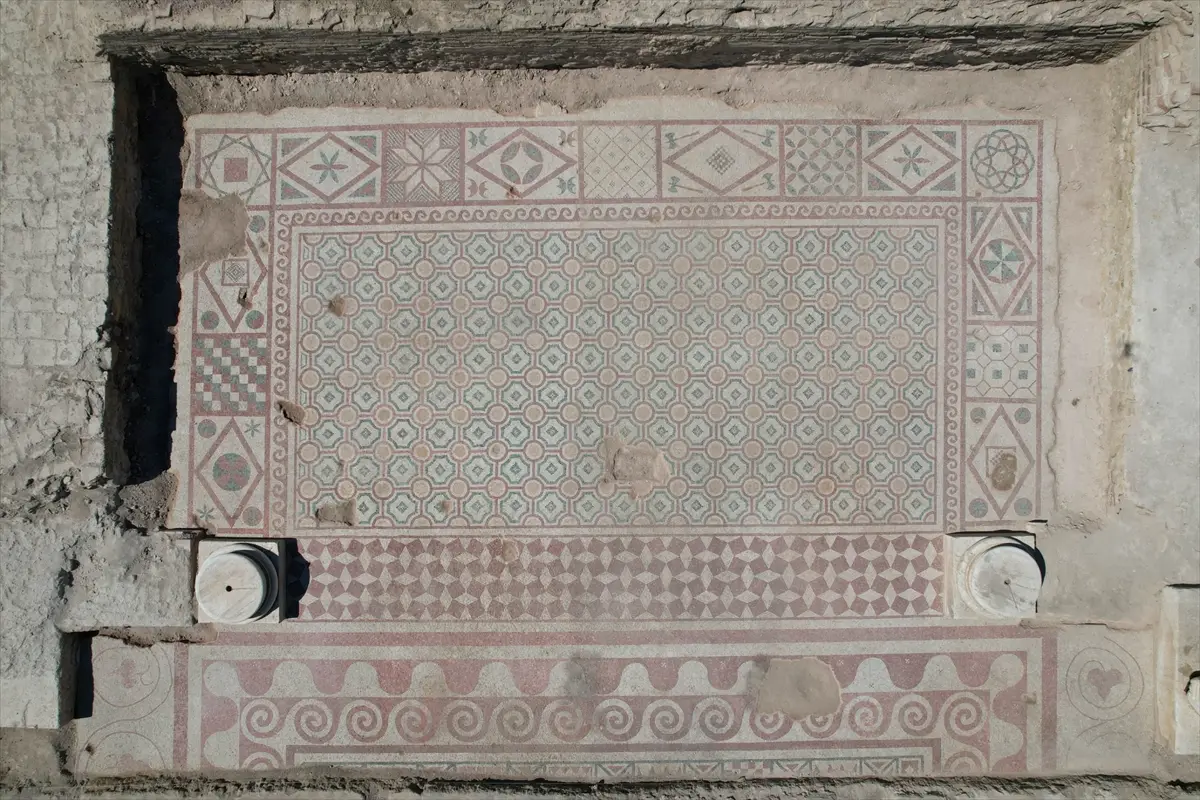 Bakan Ersoy: Pompeiopolis'te 105 m² mozaik ve Eros başı bulundu