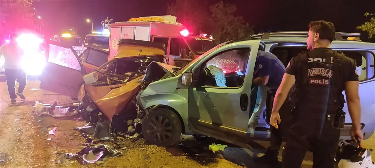 Fethiye'de kamyonet kazası: 1 ölü, 2 yaralı, anlar kamerada