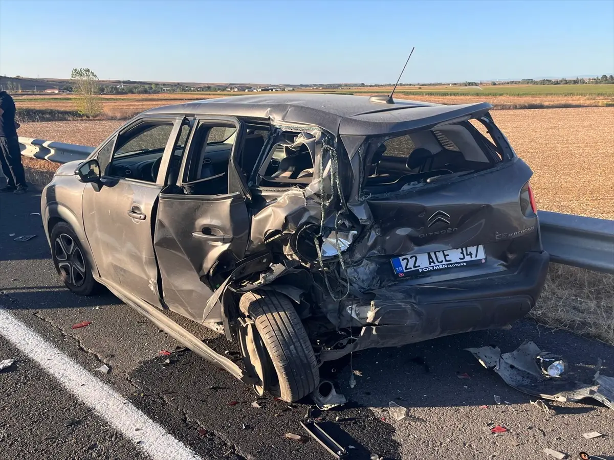 Tekirdağ'da Hafif Ticari Araç Kazası: 4 Yaralı