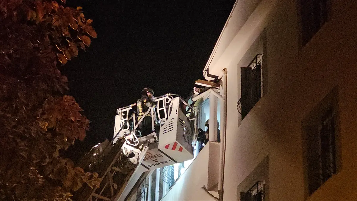 Çorum'da apartman yangını: 2'si çocuk 7 kişi etkilendi