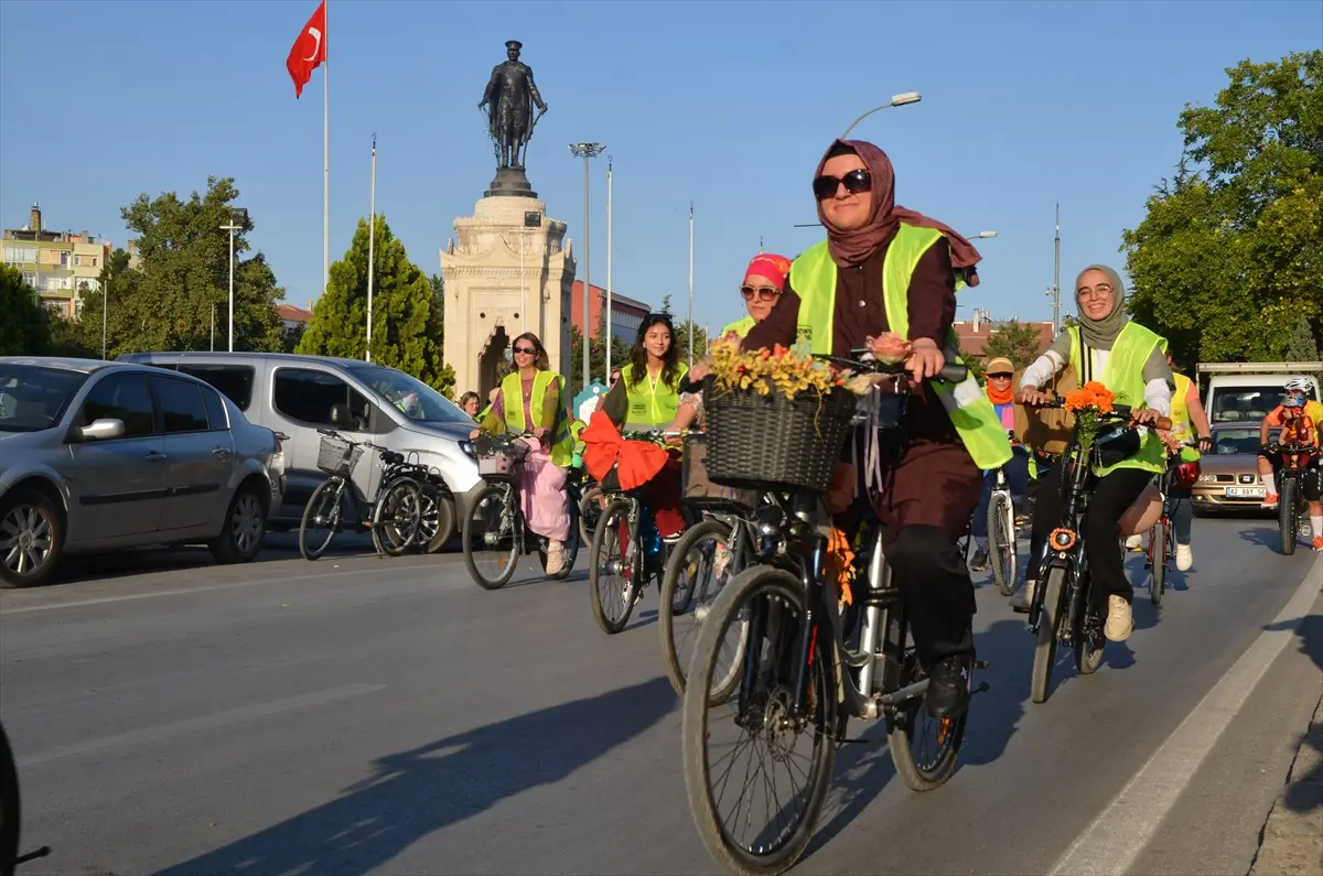 Konya Bisikletli Kadınlar: Otomobilsiz Kentler Günü'ne dikkat çekildi