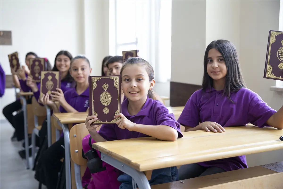 TDV: Kur'an dersini seçen öğrencilere Kur'an hediye edilecek