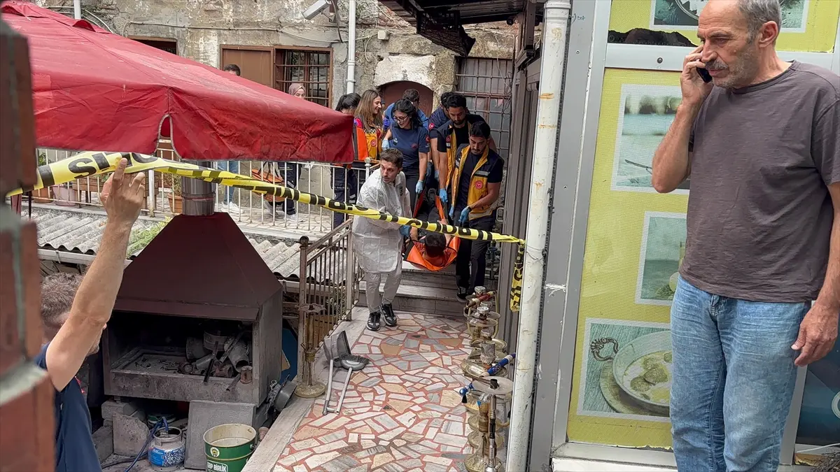 Fatih'te silahlı kavgada 2 kişi hayatını kaybetti