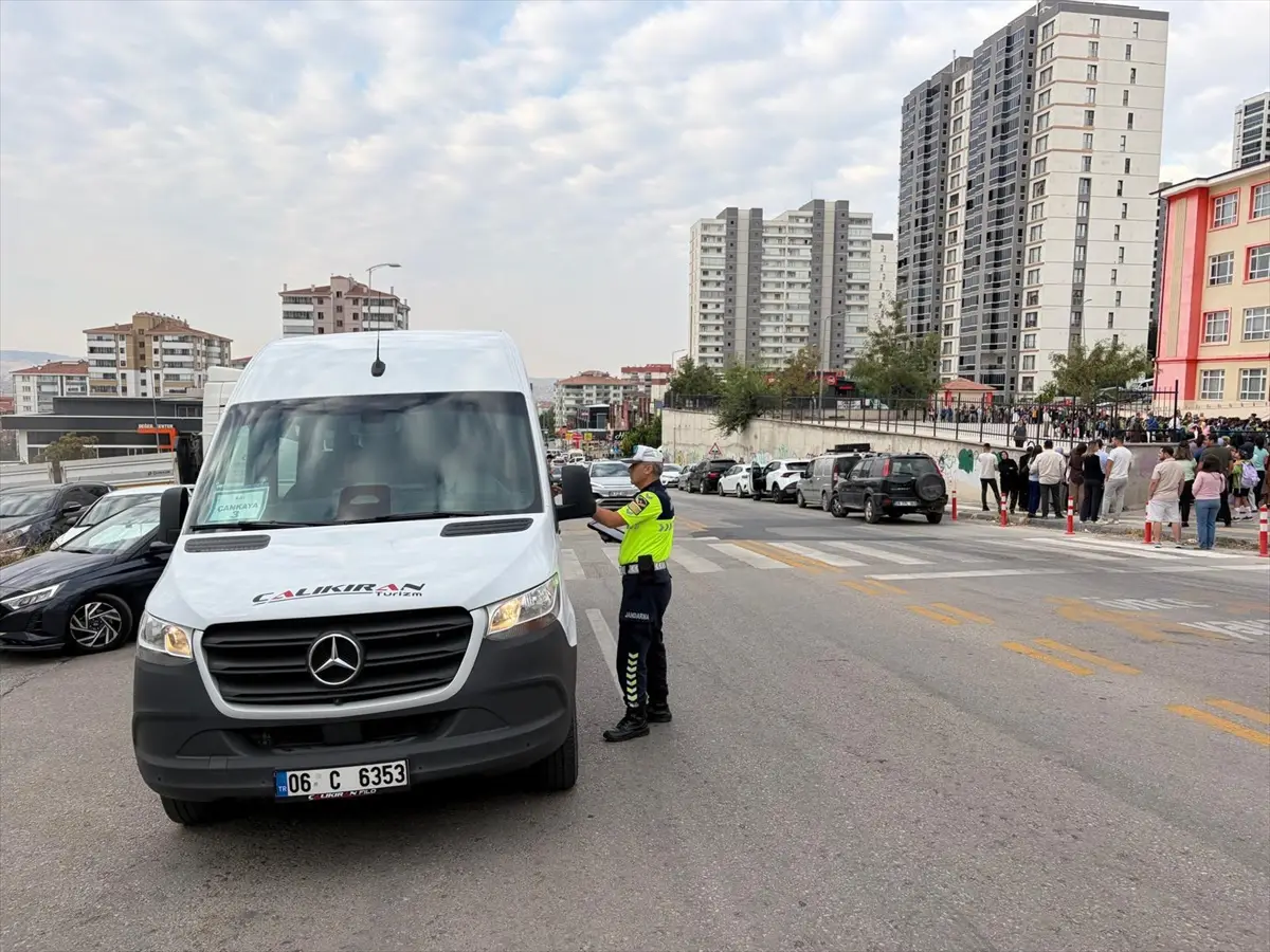 Okul çevrelerinde güvenlik denetimleri sürüyor