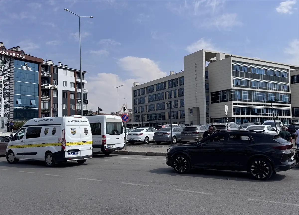 Kayseri'de Otomobil Çalan 4 Çocuk Kovalamacayla Yakalandı