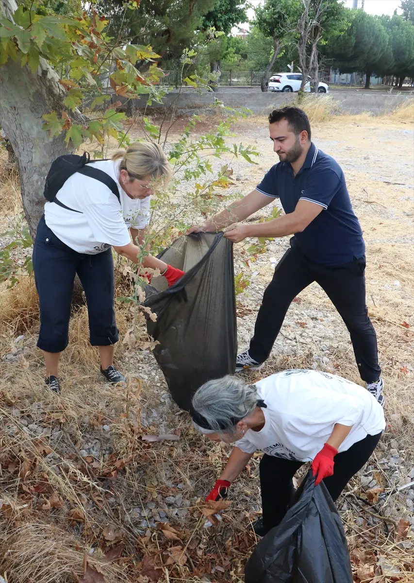 Çanakkale'de çevreciler temizlik için seferber oldu