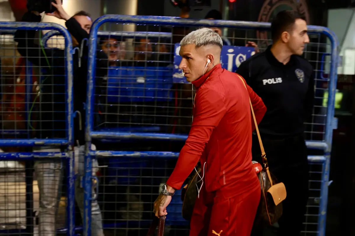 Galatasaray Trabzon'a vardı: Süper Lig maçı öncesi hazırlık