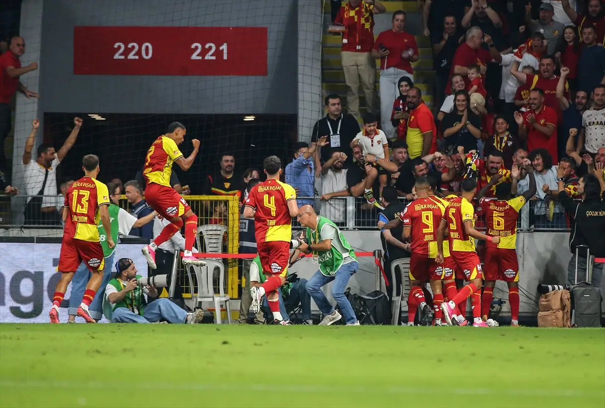 Trendyol Süper Lig: Göztepe, Çaykur Rizespor'u ilk yarıda 1-0 yendi