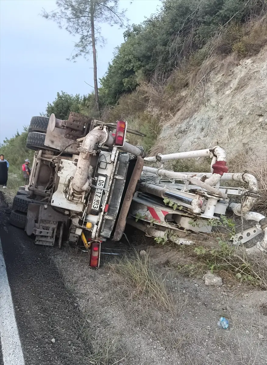 Osmaniye'de kaza: Beton mikseri devrildi, sürücü yaralı