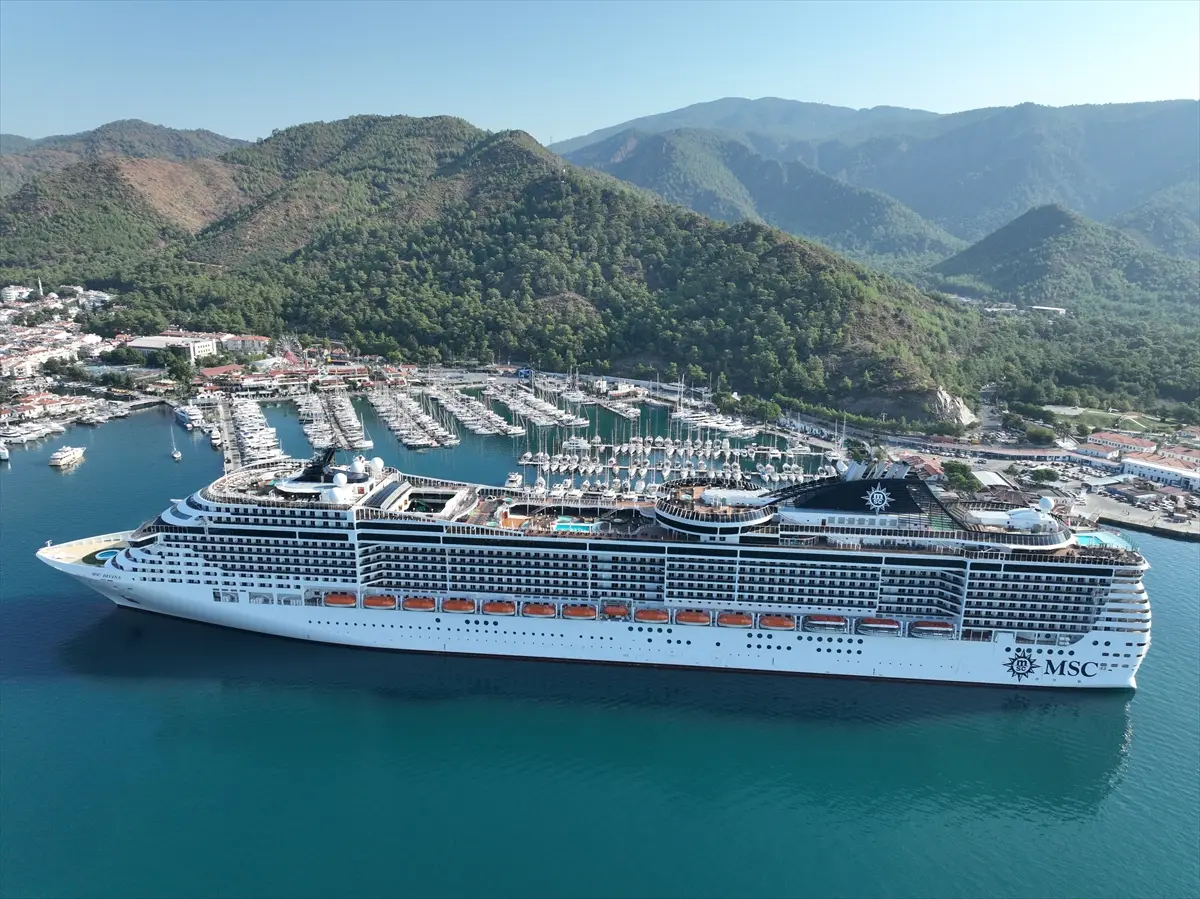 MSC Divina kruvaziyeri Marmaris'e 3 bin 893 turist getirdi