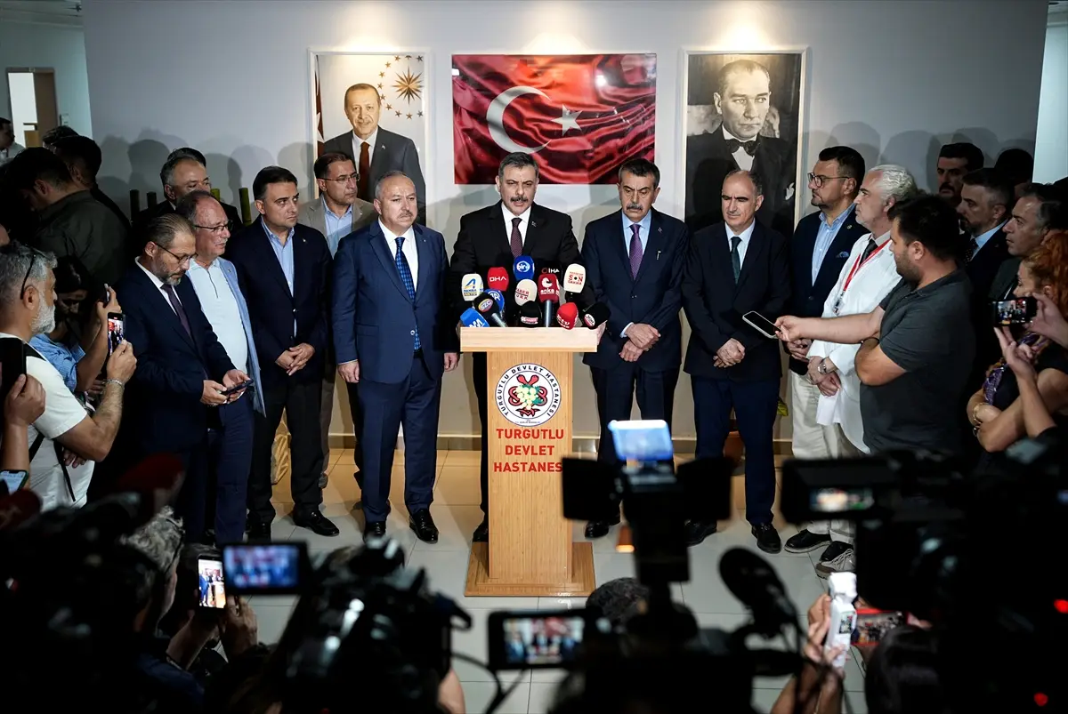 Bakan Çiftçi: Manisa'da 11 öğrenci yaralandı, ailelere uyarı