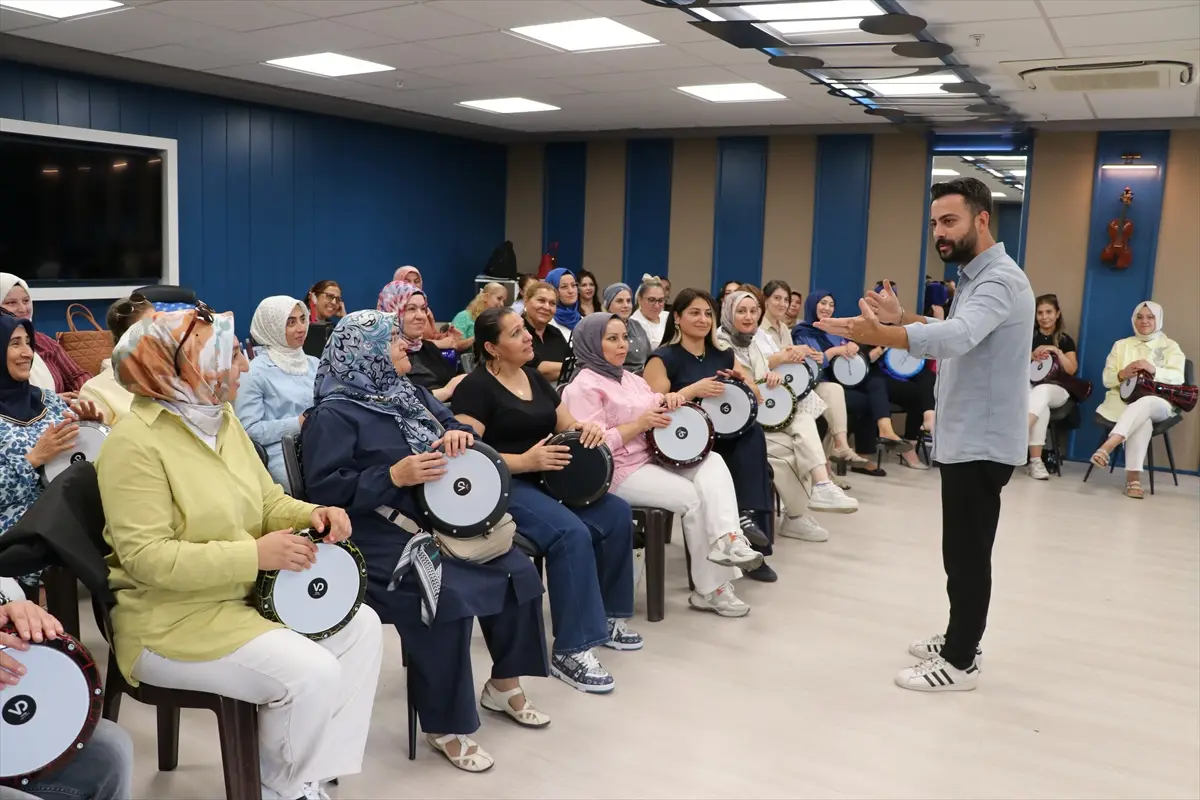 Gaziantep'te kadınlar darbuka ile hayatın ritmini yakalıyor