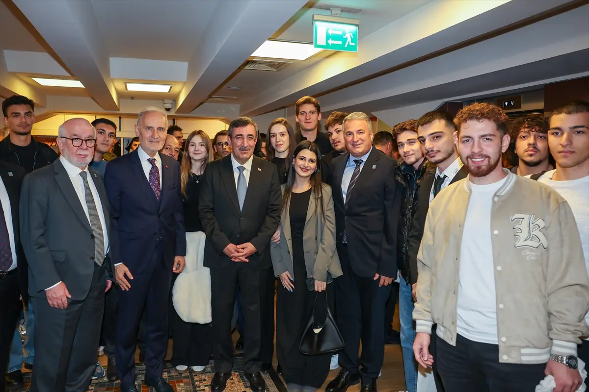 Cevdet Yılmaz: Türkiye istikrarını koruyarak cazibe merkezi olacak