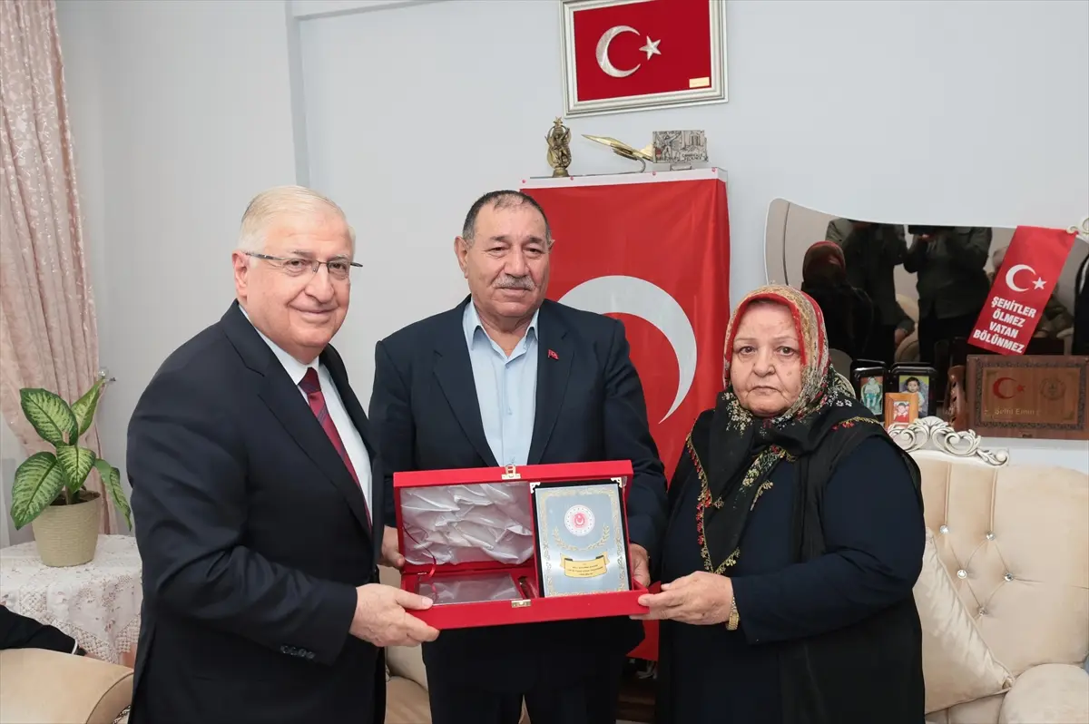 Bakan Güler: Şehit Emin Polat'ın ailesine ziyaret
