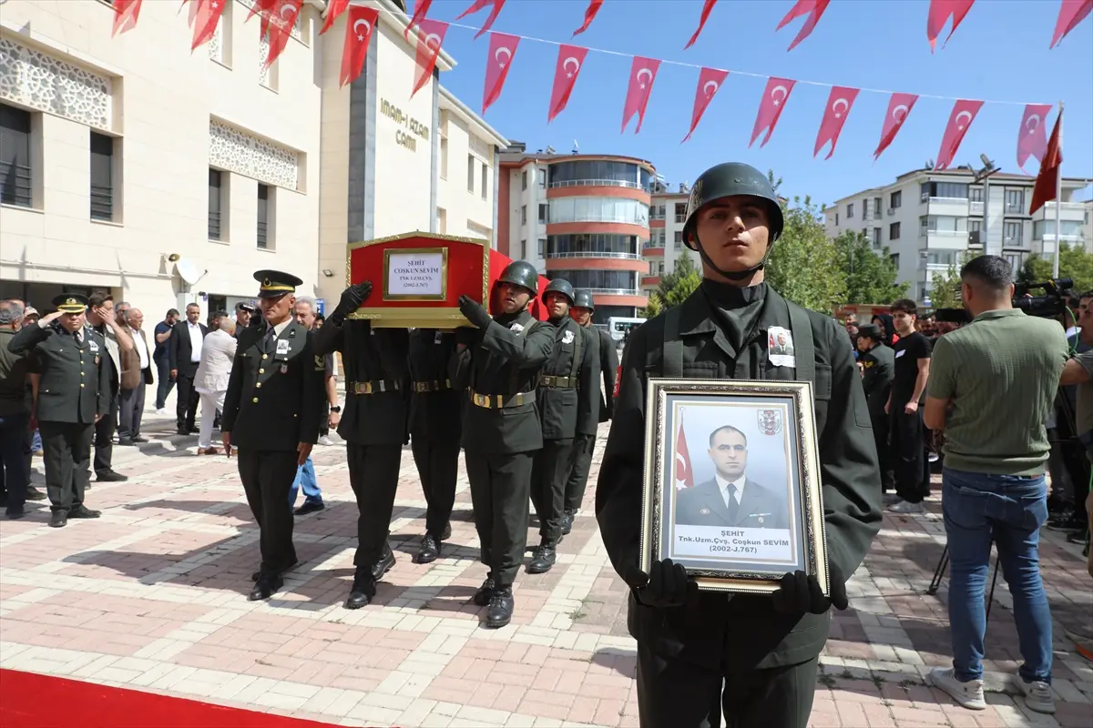 Şehit Uzman Çavuş Coşkun Sevim Elazığ'da son yolculuğuna uğurlandı