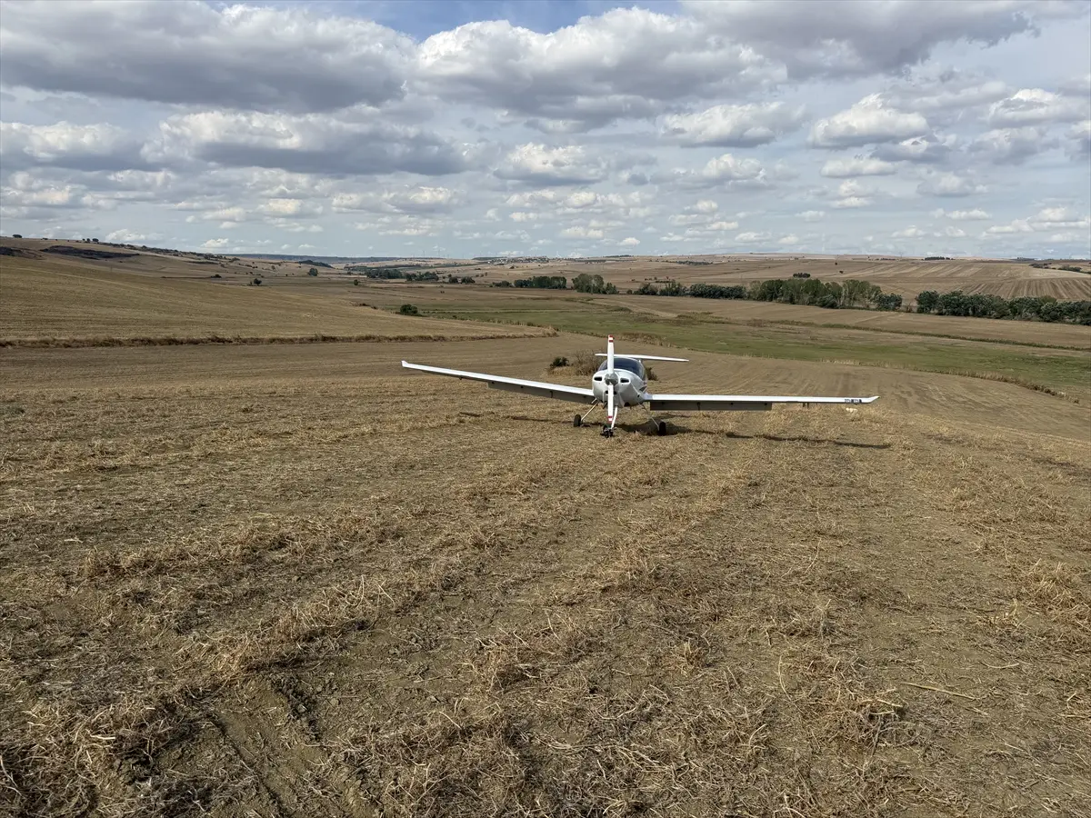 Tekirdağ'da eğitim uçağı zorunlu iniş yaptı: Pilotlar iyi