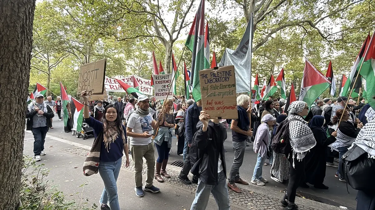 Berlin'de Filistin'e destek gösterisi: İsrail saldırıları protesto edildi