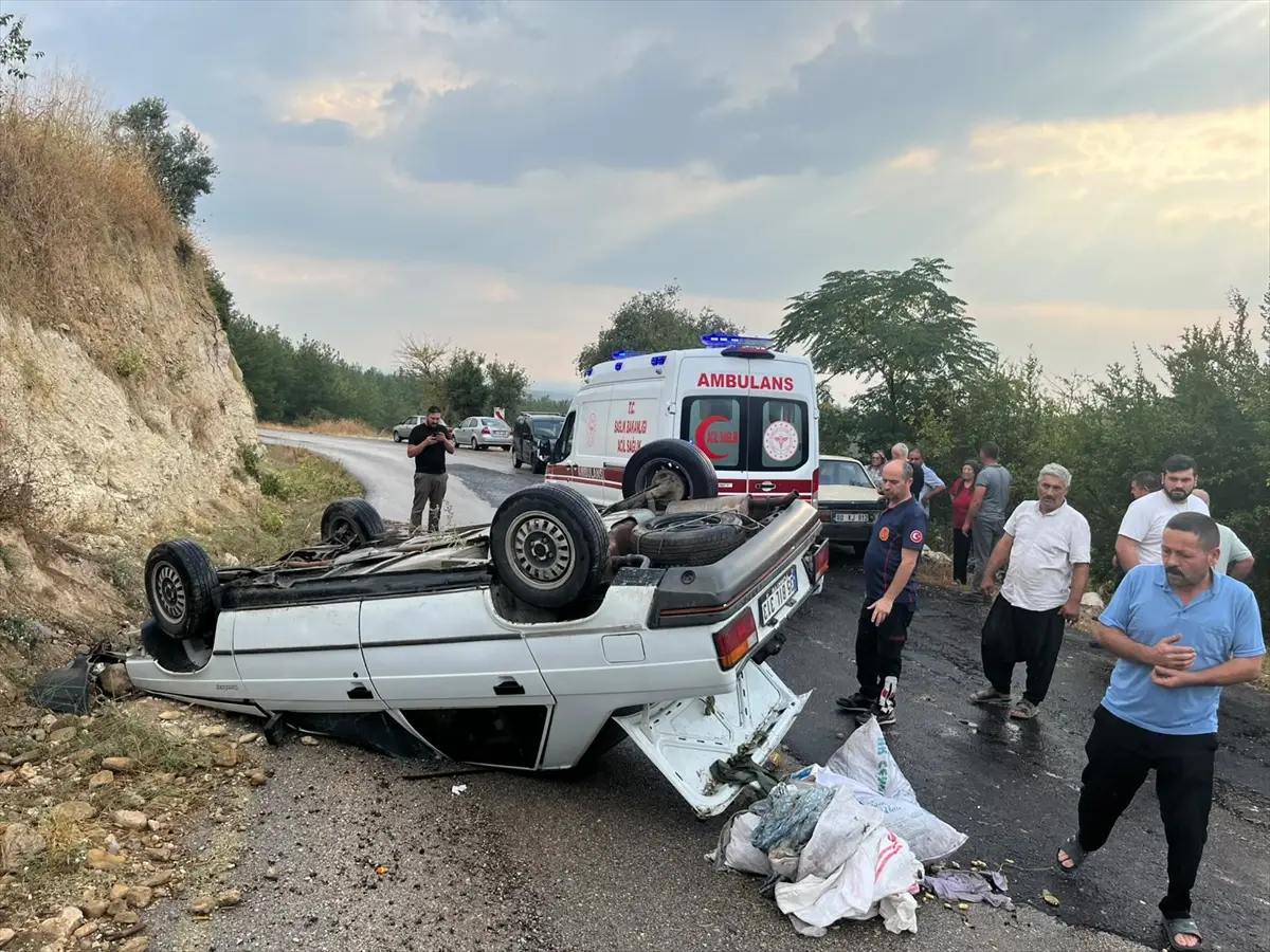 Osmaniye Kadirli'de kaza: Otomobil devrildi, 2 yaralı