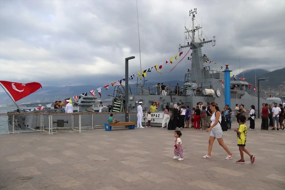 Deniz Kuvvetleri Günü: TCG Karpaz İskenderun'da halkla buluştu
