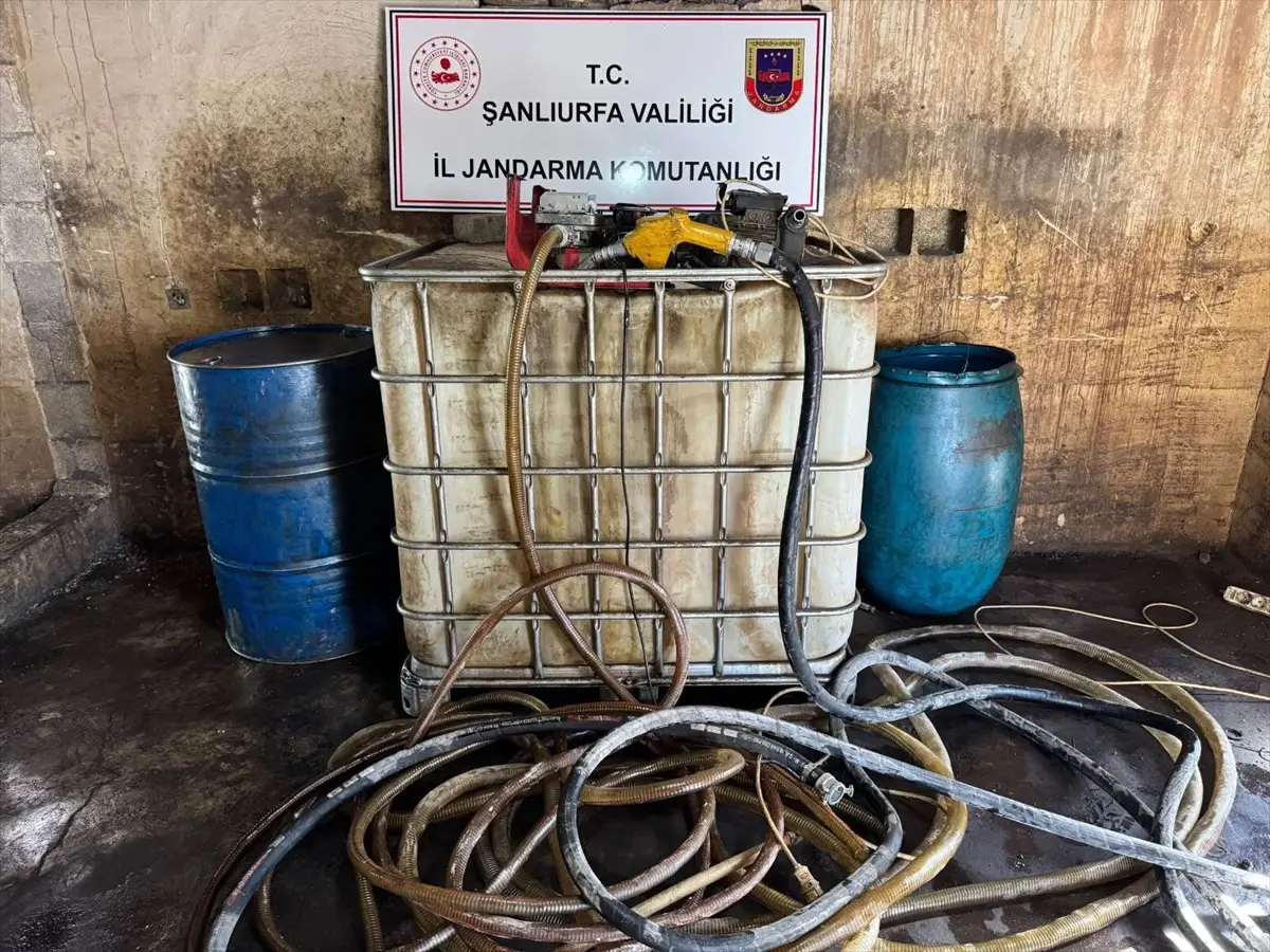 Şanlıurfa'da toprağa gömülü tankta 1250 litre kaçak akaryakıt ele geçirildi