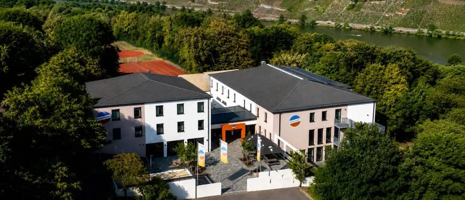 Traben-Trarbach'taki Mosel Gençlik Yurdu yenilenerek açıldı
