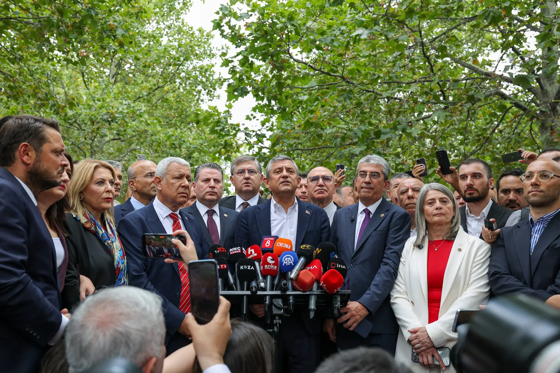 Özgür Özel verkündet Gründung der YENİ Partei in Ankara