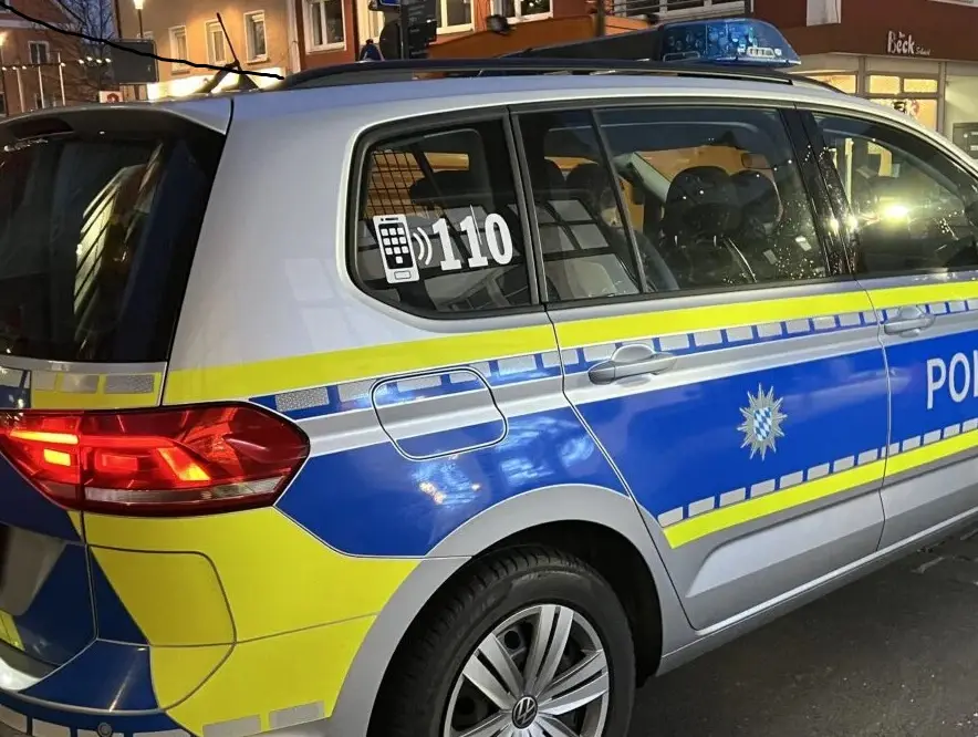 Berlin'de aşırı sağcı parti şenliğine polis müdahalesi