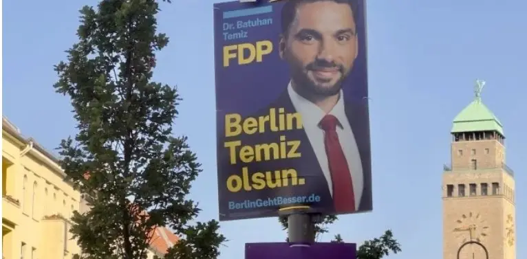 FDP Adayı Dr. Batuhan Temiz`in seçim afişi tartışma yarattı