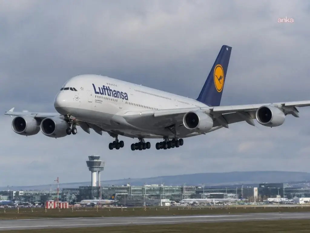 Lufthansa A380: Bei Landung in München Landebahnbeleuchtung gerammt