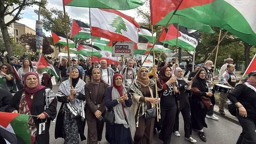 Berlin'de Filistin Destekçileri Gaza Saldırılarını Protesto Etti