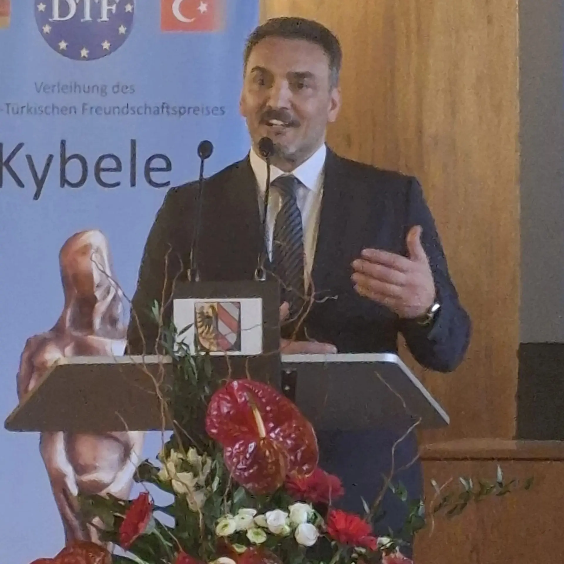 Alman demokrasisine kritik uyarı