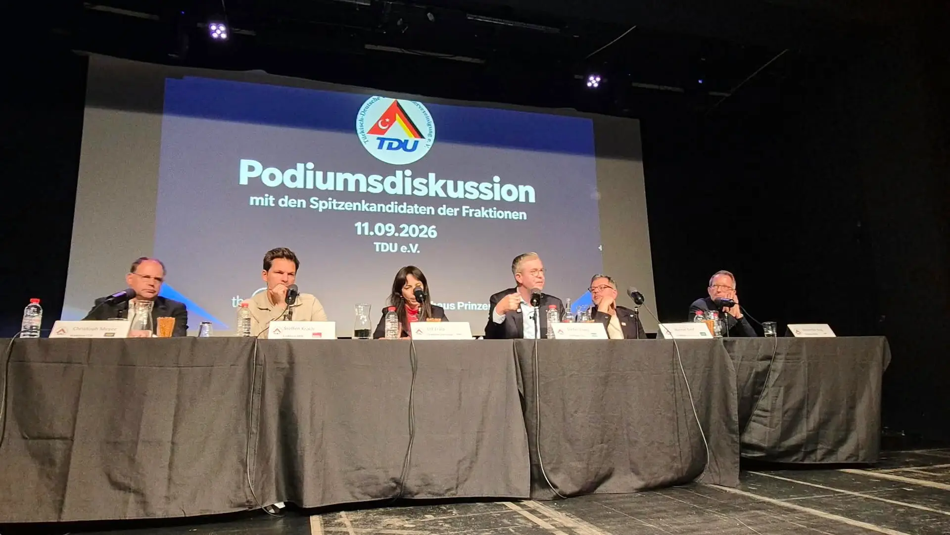 TDU Berlin’de lider adaylarını Türkiye kökenli seçmenlerle buluşturdu