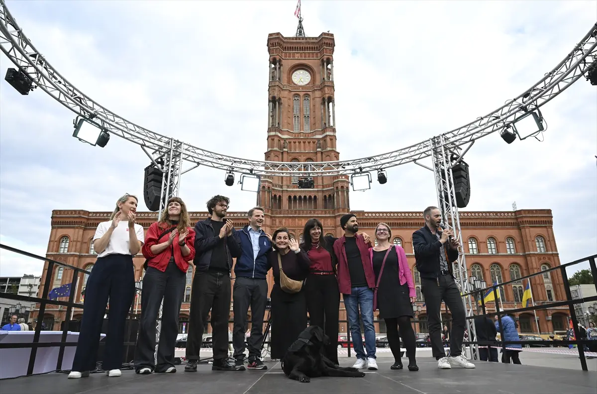 Elif Eralp Berlin'de seçmenlerle buluştu