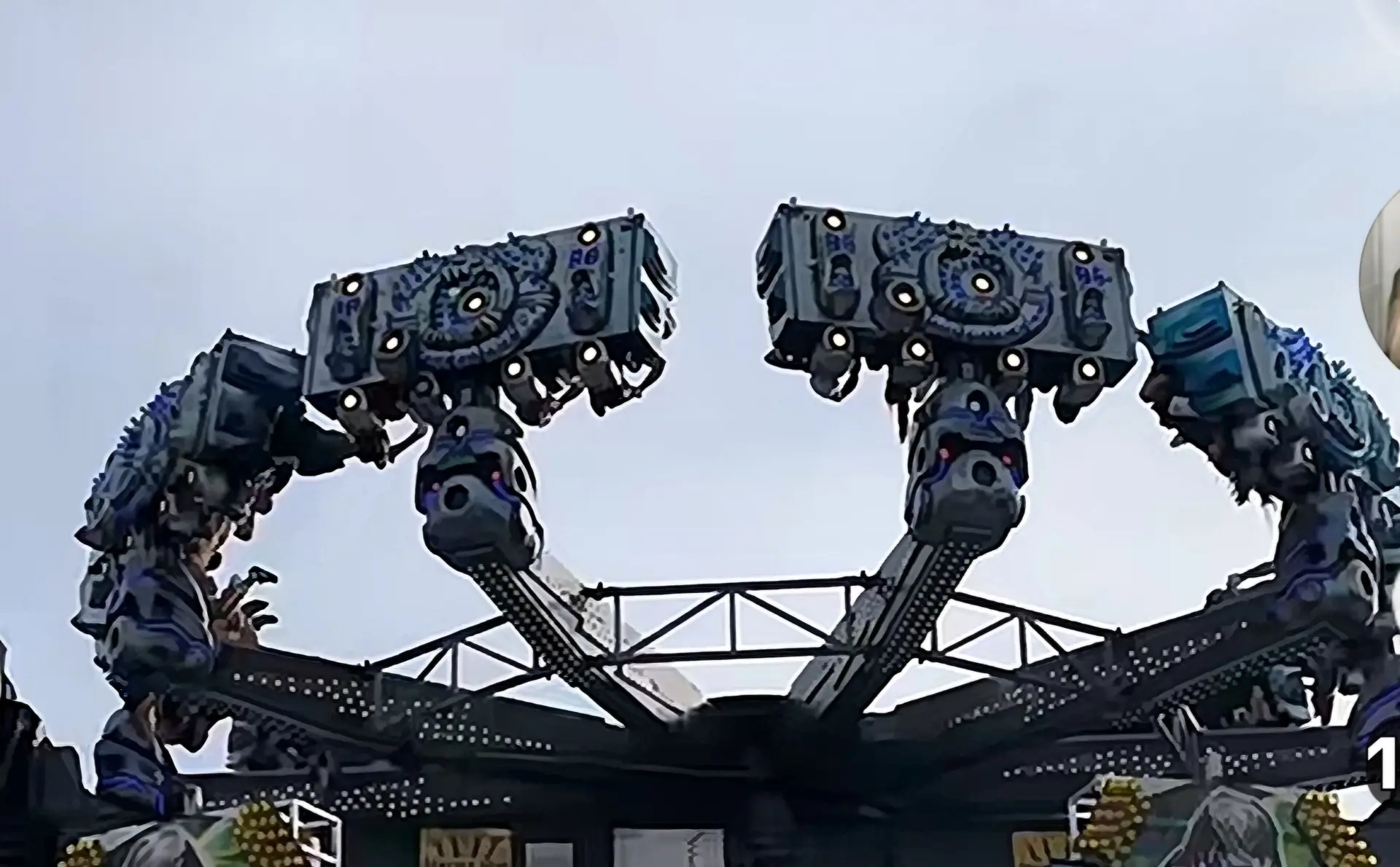 Münih Oktoberfest’te panik: “Predator” aracındaki yolcular baş aşağı kaldı