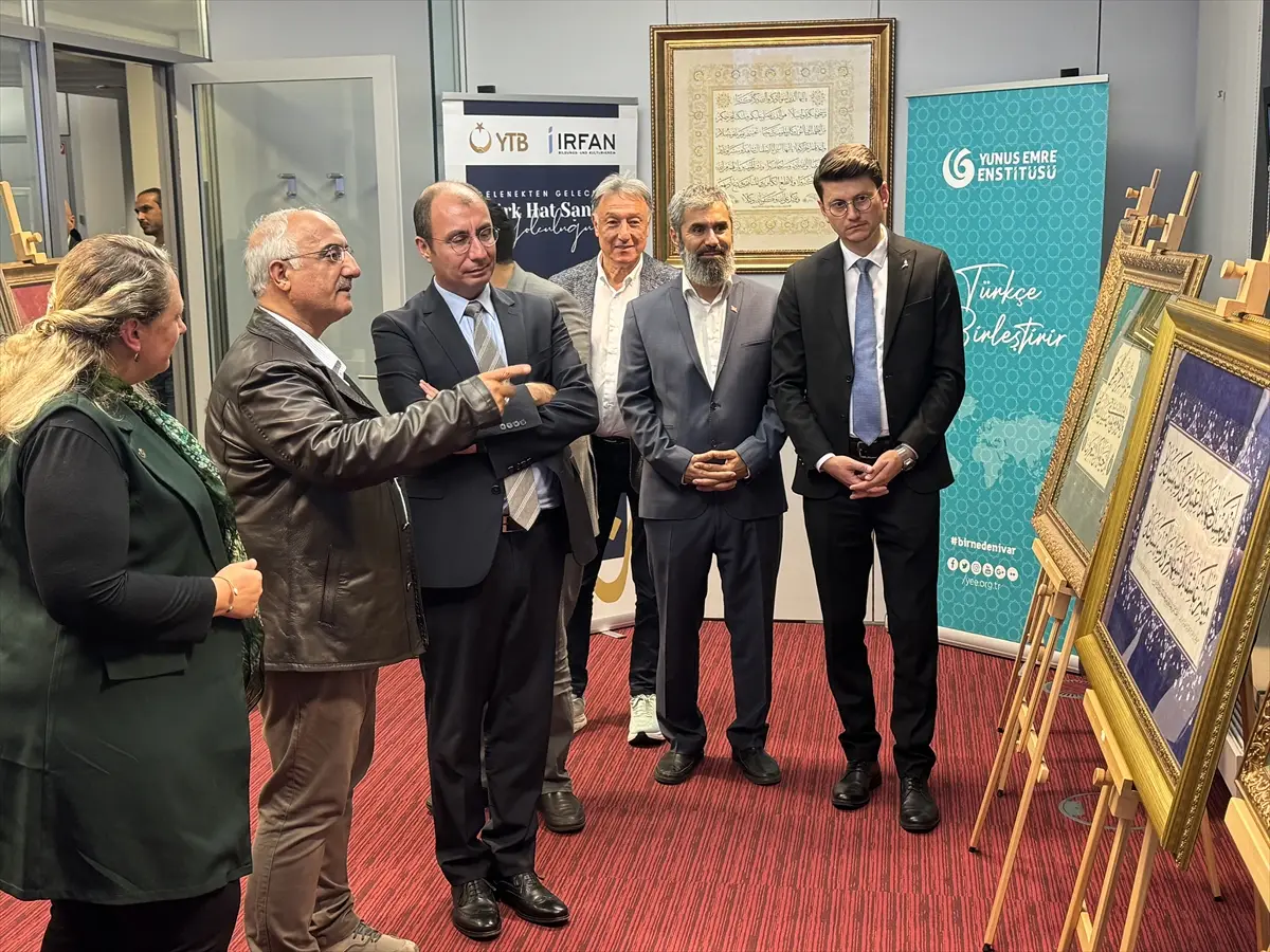 Berlin'de Türk hat sanatının gelenekten geleceğe yolculuğu anlatıldı