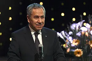 "Türk gazetecilerin alınmaması skandal"