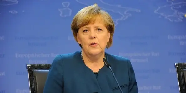 Merkel "AB ordusu" önerisine olumlu bakıyor