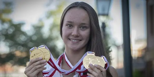Milli yüzücü Viktoria Zeynep Güneş altın madalya kazandı
