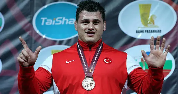 Rıza Kayaalp'ten altın madalya