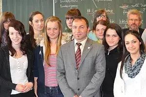 Şimşek, öğrencilerin sorunların dinledi