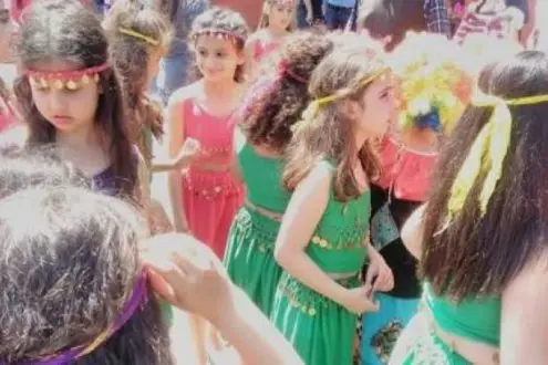 23 Nisan'da çocukları sahneden indirdiler: Kıyafetleri uygunsuz!