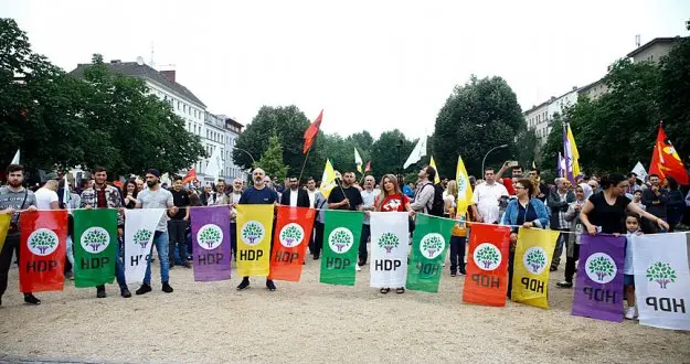 Almanya HDP mitingine göz yumdu