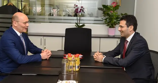 BaşkonsolosArslan KT Bank Mannheim Şubesi’ni ziyaret etti