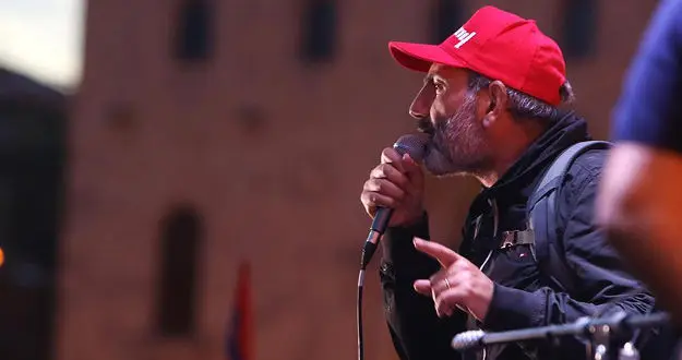 Ermenistan'da iktidarı sarsan Paşinyan